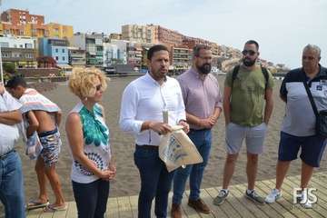 El Ayuntamiento impulsa una nueva campaña de concienciación medioambiental en las playas del municipio (Foto TA)